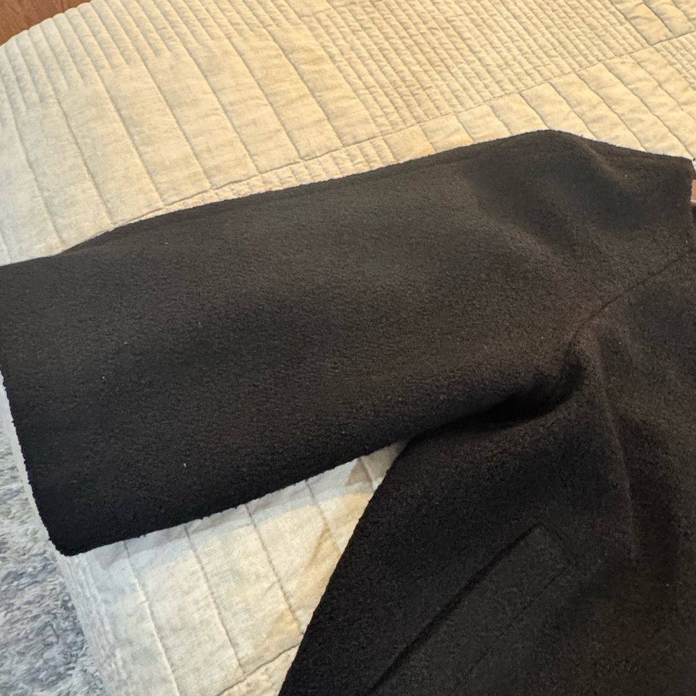 Kenar Black Wool Cape Jacket
Boucle cropped blazer - Picture 8 of 10